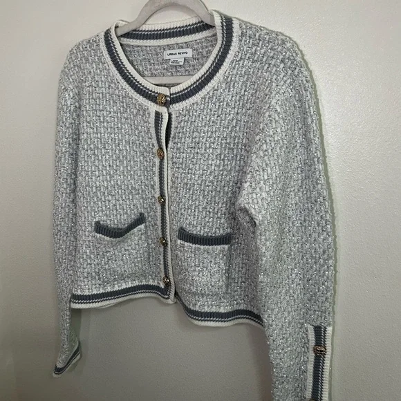 Urban Revivo shimmery knit cardigan with gold buttons - Picture 3 of 8